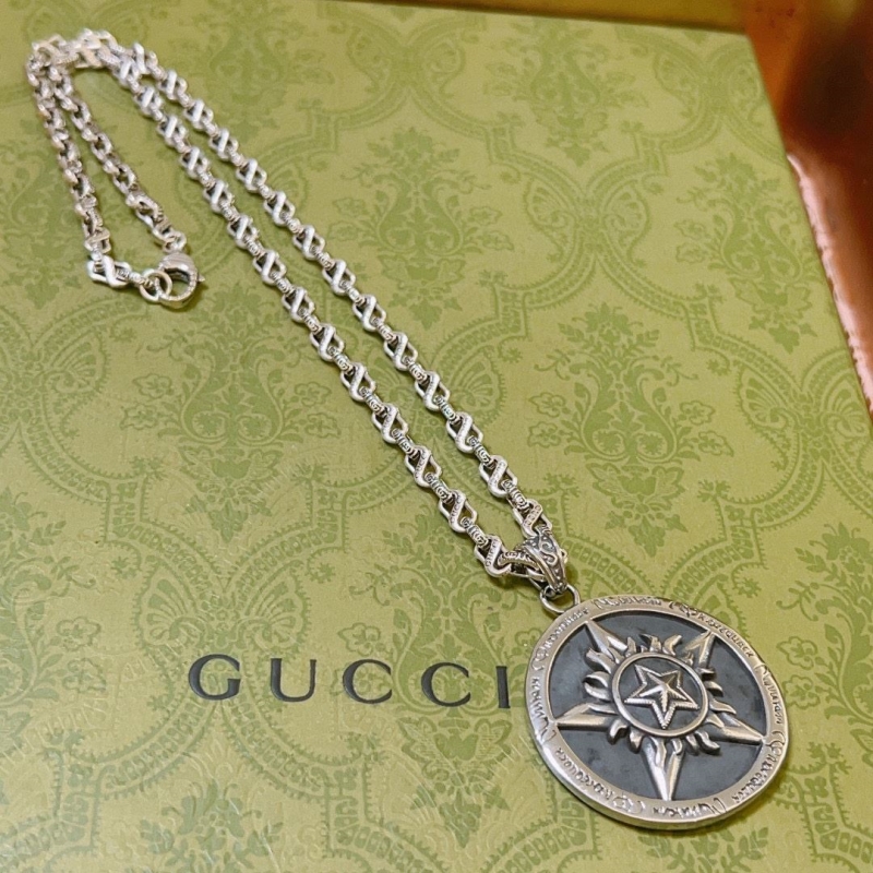 G*u*i necklaces